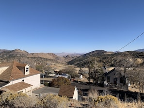 A residential area with houses, a clear sky, and a hilly landscape in the background. - Sugarloaf Mountain Motel (Virginia City)