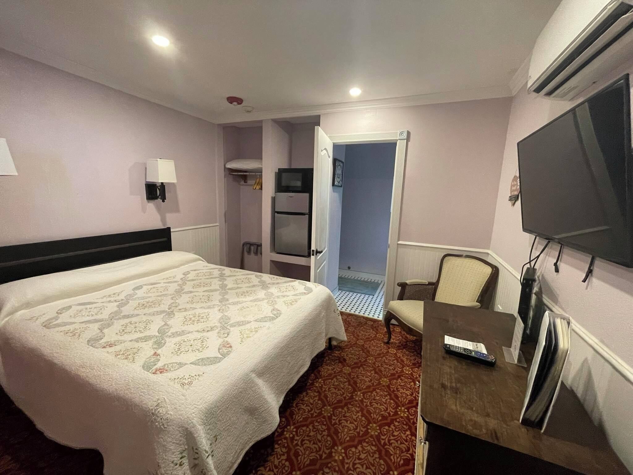 Standard Double Room, 1 Queen Bed, Non Smoking | Egyptian cotton sheets, premium bedding, individually furnished