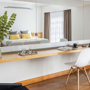 Minibar, in-room safe, individually decorated, individually furnished - HTL Urbano (Buenos Aires)