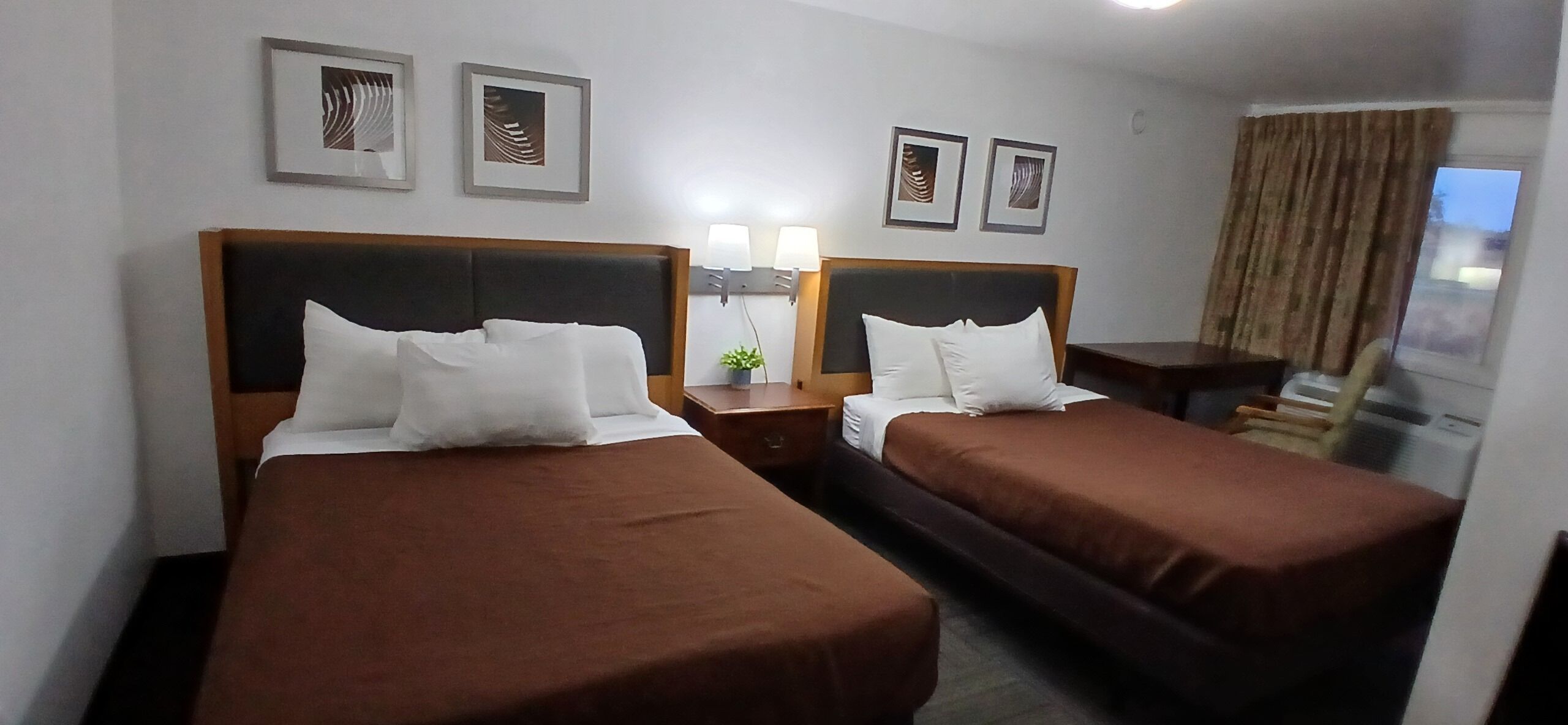 Decoración personalizada, muebles diferentes y escritorio 