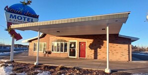 Exterior - Neva Jean Motel (Marshfield)