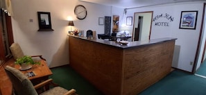 Lobby - Neva Jean Motel (Marshfield)