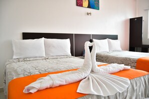 Desk, iron/ironing board, free WiFi, bed sheets - Hotel Los Pinos Express (Nopalucan)