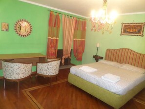 Double Room | Free WiFi, bed sheets - Affittacamere Zia Sua (Naples)