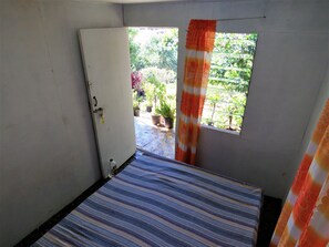 Double Room, 1 Double Bed, Shared Bathroom | Blackout drapes, rollaway beds, free WiFi, bed sheets - Mountain Oasis Farm Stay (Ba)