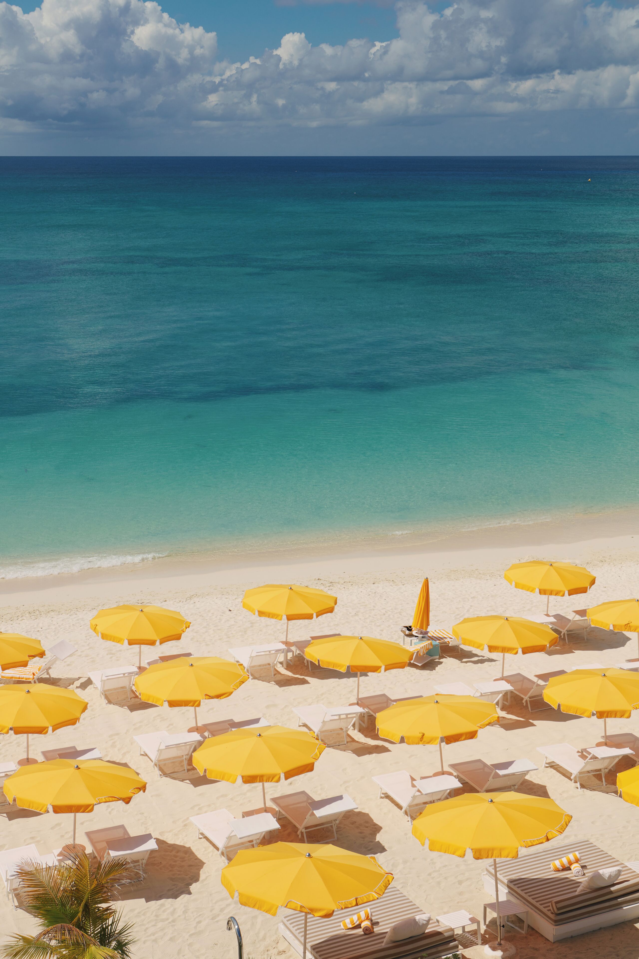 Rannalla, rantabaari, kajakkimelontamahdollisuus