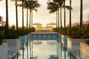 2 室外游泳池，免费小屋，池畔遮阳伞