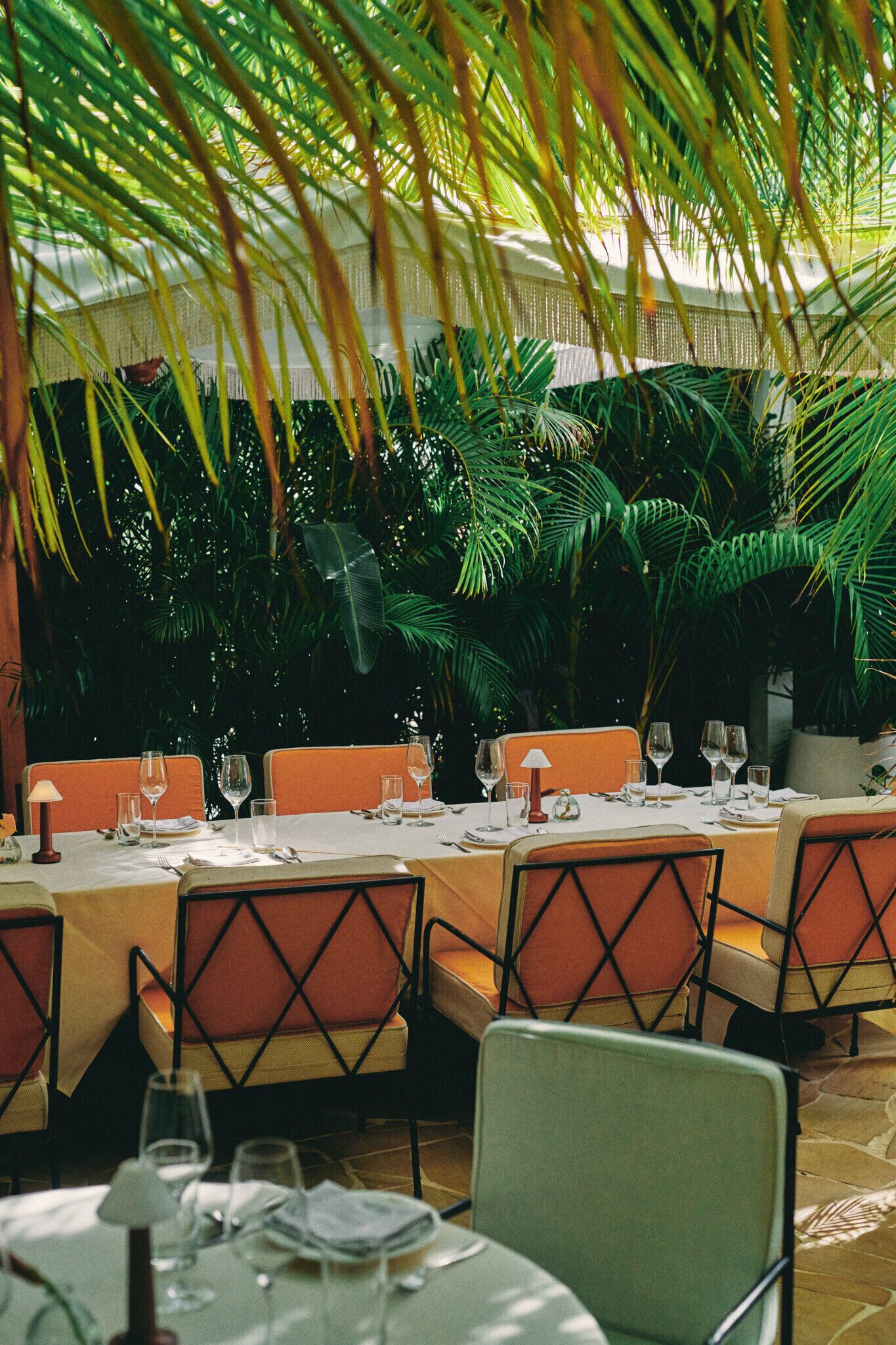 2 restaurants, breakfast served