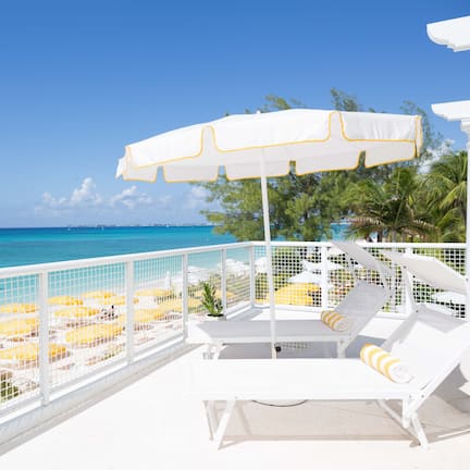 On the beach, beach bar, kayaking