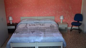 Habitación doble, baño compartido | Cocina privada | Nevera en la zona común y hervidor eléctrico