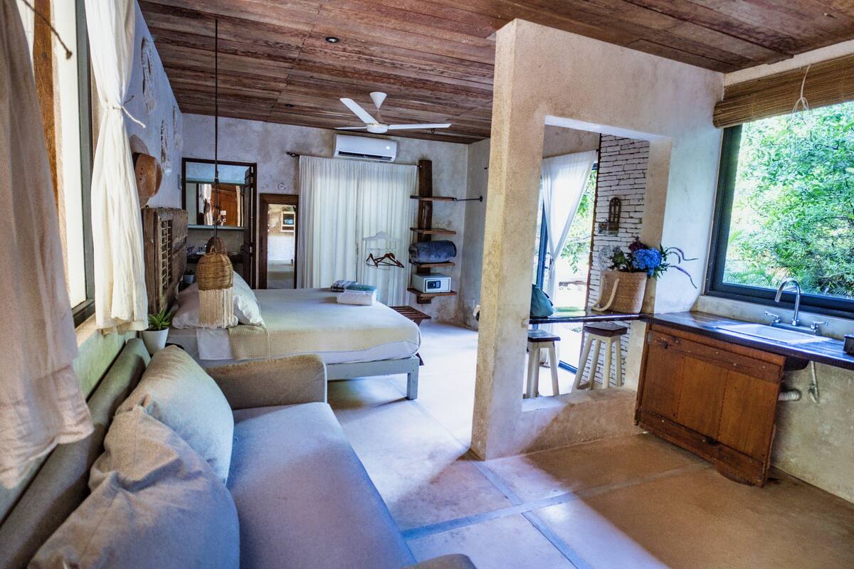 No 1 BOHO BEACH STUDIO A/C, WI FI, KITCHENETTE, TERRACE | Bettwäsche aus ägyptischer Baumwolle, hochwertige Bettwaren, Zimmersafe