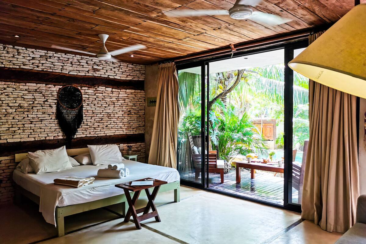 Nº 2 JUNGLE BEACH STUDIO A/C, WI FI, KITCHENETTE, TERRACE | Bettwäsche aus ägyptischer Baumwolle, hochwertige Bettwaren, Zimmersafe