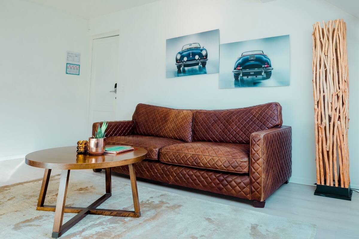 Suite, 1 King Bed, Non Smoking | Living room