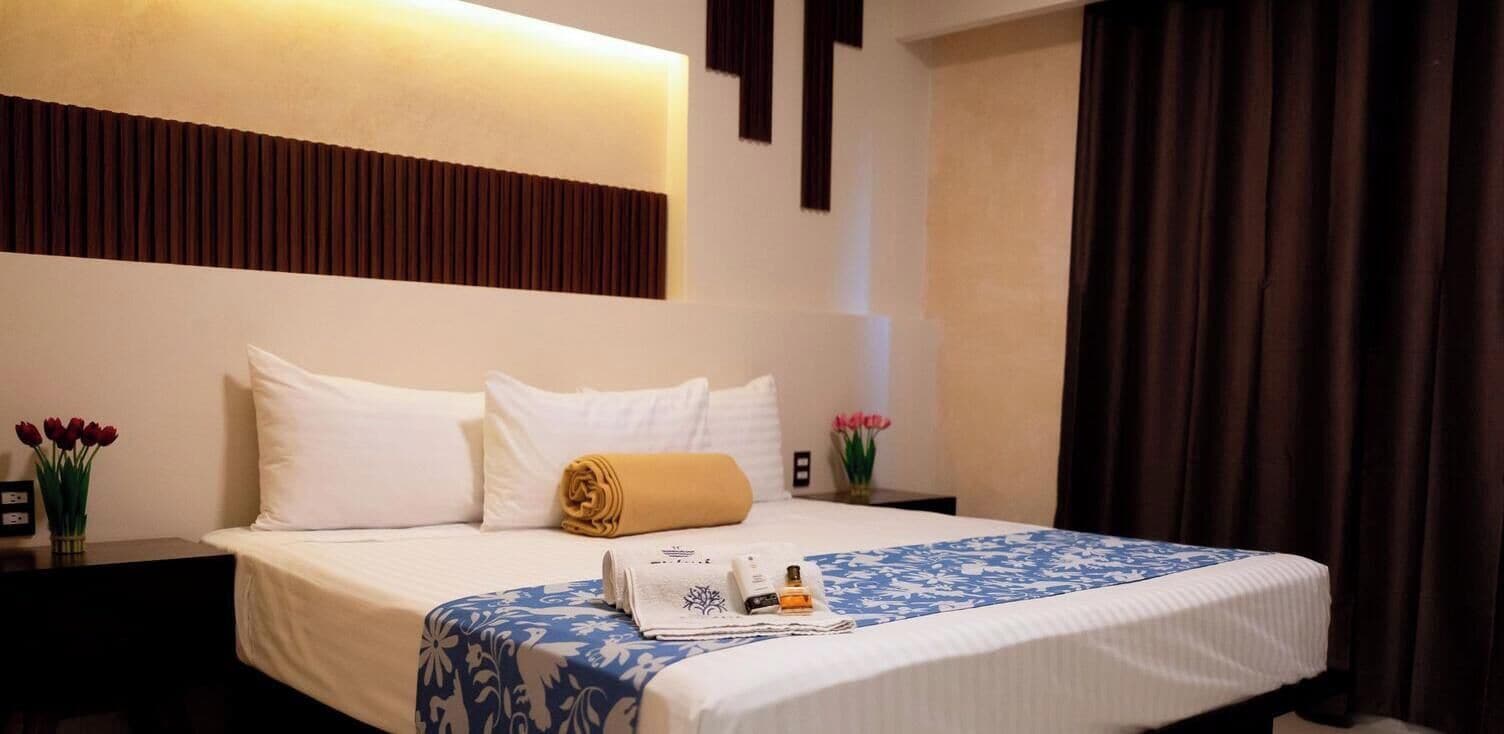 Habitación ejecutiva | Decoración personalizada, muebles diferentes y escritorio 