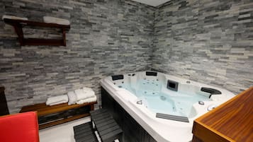 Club Suite Bedroom | Eigener Whirlpool
