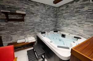 Bañera de hidromasaje privada