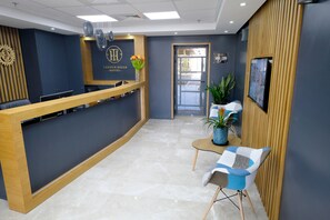 Quầy tiếp tân