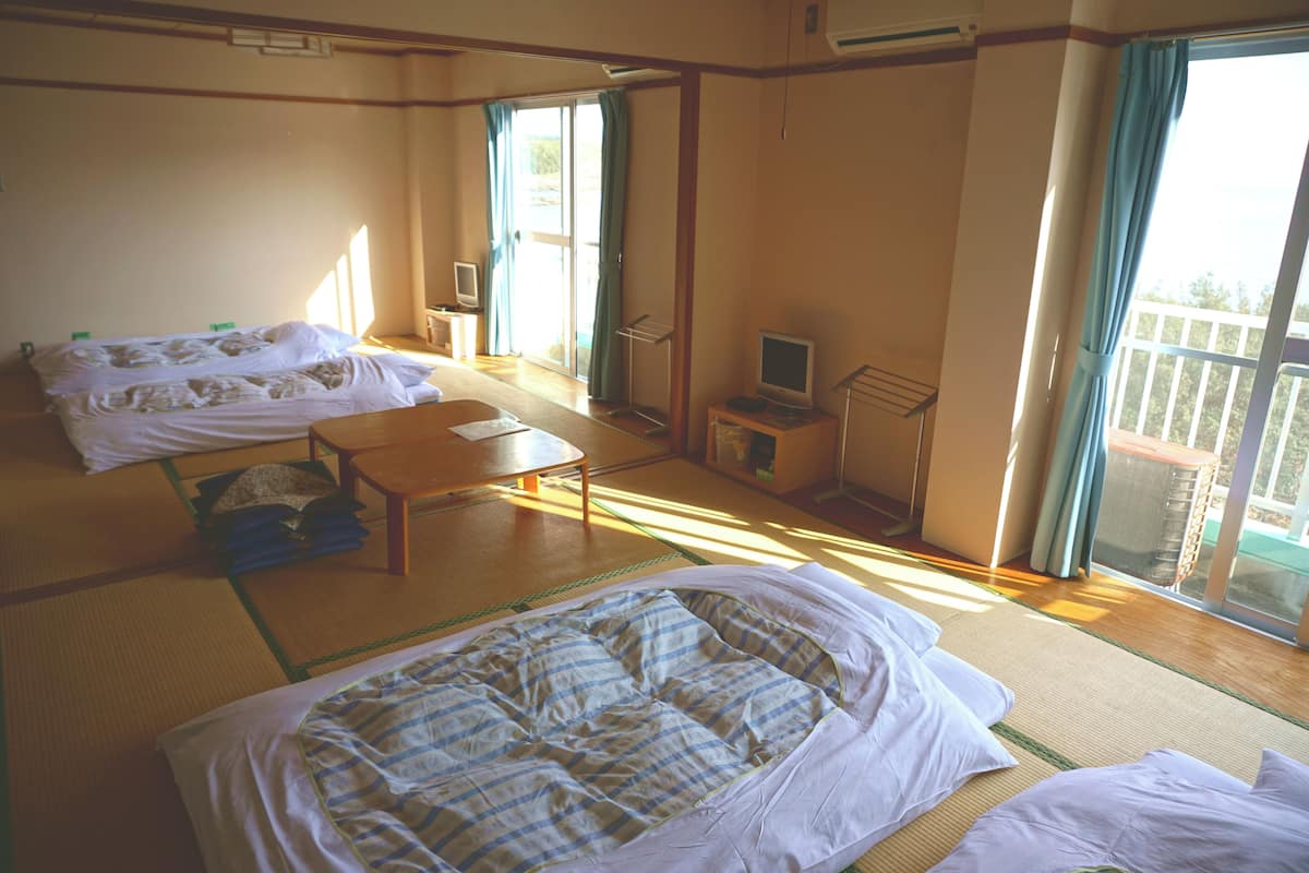 Familiekamer, niet-roken (With Shared Washroom) | Gratis wifi, beddengoed
