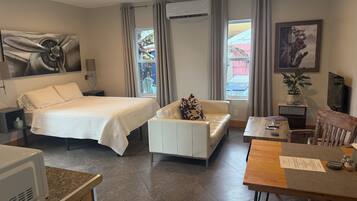 1 chambre, bureau, fer et planche à repasser, accès au Wi-Fi (inclus)