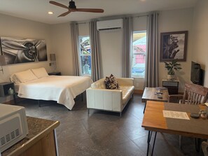 1 chambre, bureau, fer et planche à repasser, accès au Wi-Fi (inclus)