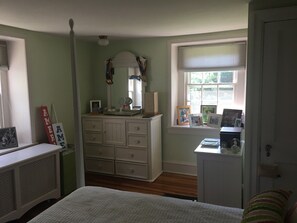 5 bedrooms, desk, iron/ironing board, WiFi