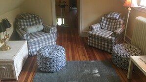 Interior - Great location for college visits/move-in, parents weekend, Merion Golf, Phila! (Ardmore)