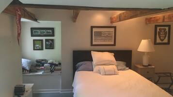 5 bedrooms, desk, iron/ironing board, WiFi