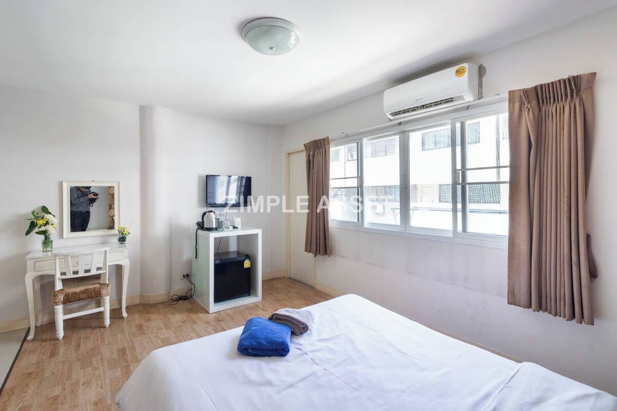 deluxe double room | desk, free wifi, bed sheets