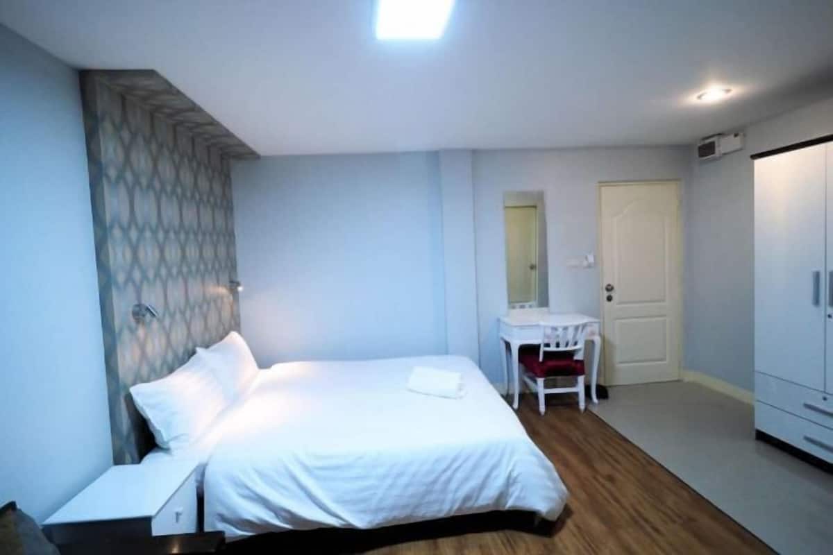 Bureau, Wi-Fi gratuit, draps fournis
