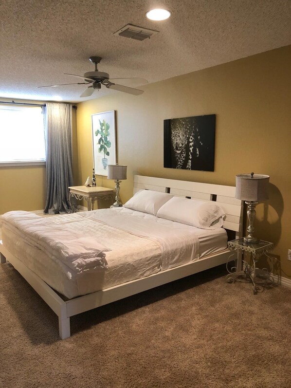 3 chambres, bureau, fer et planche à repasser, accès au Wi-Fi (inclus)