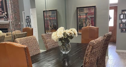 Executive 3 bedroom townhouse. Close to sports complex/Chevron/OXY/EOG