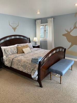 6 bedrooms, desk, iron/ironing board, free WiFi