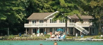 Casa de lujo grande Elk Lake con cancha de voleibol de arena