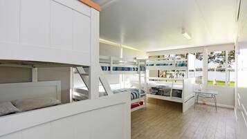 4 bedrooms, free WiFi, bed sheets