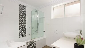 Baignoire, serviettes fournies