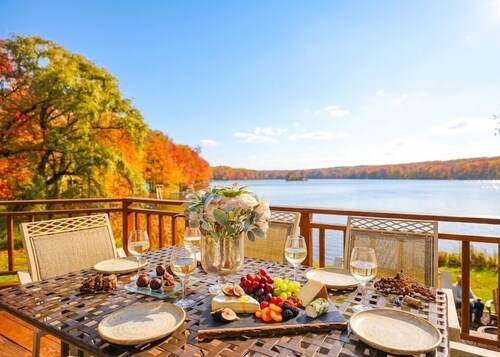 Lake Front | Hot Tub | Fire Pit | Kayaks On Site| Pool Table