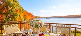 Lake Front W / uforglemmelig utsikt. Hot Tub, peis, biljardbord, Båt On Site