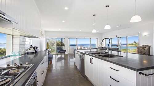 Catalina – beachfront accommodation