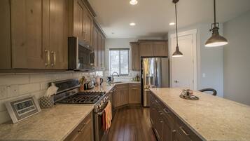 Townhome, Multiple Beds, Non Smoking, Golf View | Private kitchen | Fridge, microwave, oven, stovetop