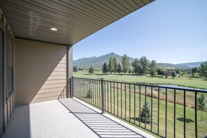 Property grounds - Kanton 12 on the 1 Fairway at Crater SP (Midway)