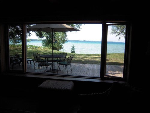 Nauti syksynväristä kauniissa Lake Housessa rannalla 