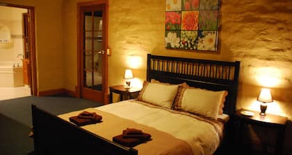 Clare View HOUSE (pet friendly, wheelchair accessible) Sleep 8