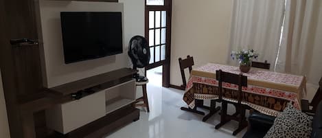 智能电视、壁炉、桌上足球、乒乓球