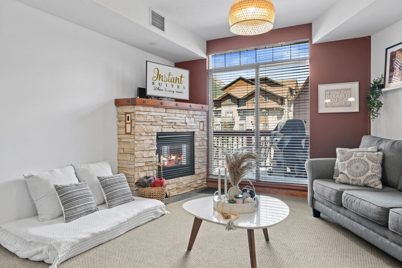 Smart TV, fireplace, Netflix, streaming services