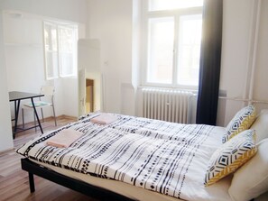 Standard Double Room, 1 Double Bed, Non Smoking, Garden View | Desk, iron/ironing board, free WiFi, bed sheets - Viandante (Prague)
