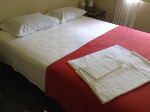 3 habitaciones, escritorio, wifi gratis y ropa de cama 