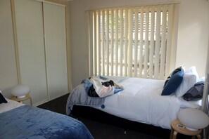 2 bedrooms, iron/ironing board, WiFi, bed sheets