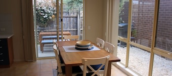 Annie's Place - Two Bedroom Villa, Sleeps 4
