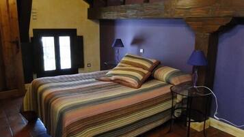 4 slaapkamers, een bureau, een strijkplank/strijkijzer, internet