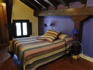 4 soverom, skrivebord, strykejern/-brett og internettilgang